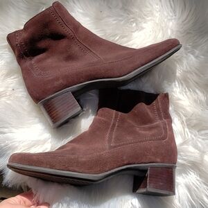 AEROSOLES SUEDE ANKLE BOOTS Tasketball brown 8.5